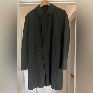 Gucci Men’s Black Long Coat excellent condition Size 48R Stunningly Beautiful